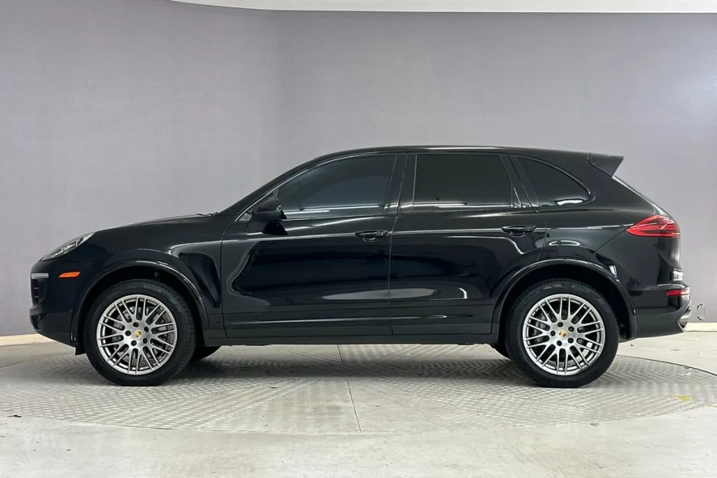 2018 Porsche Cayenne Platinum Edition photo 1