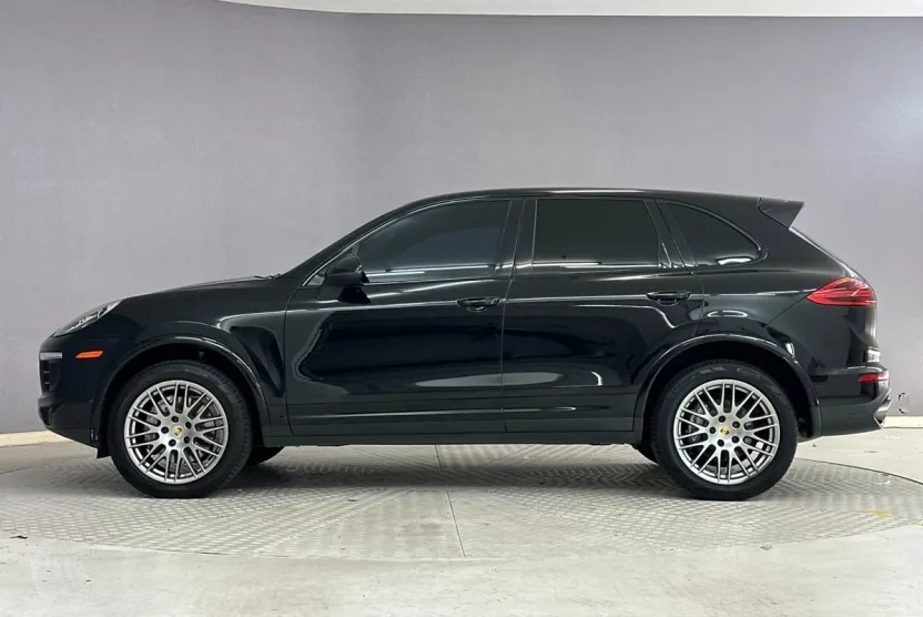 2018 Porsche Cayenne Platinum Edition photo 1