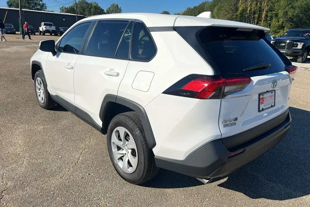 2024 Toyota RAV4 LE photo 1