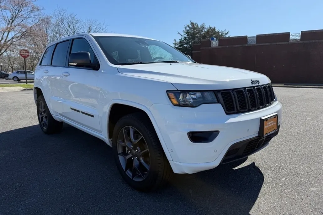 2021 Jeep Grand Cherokee Anniversary Edition photo 1