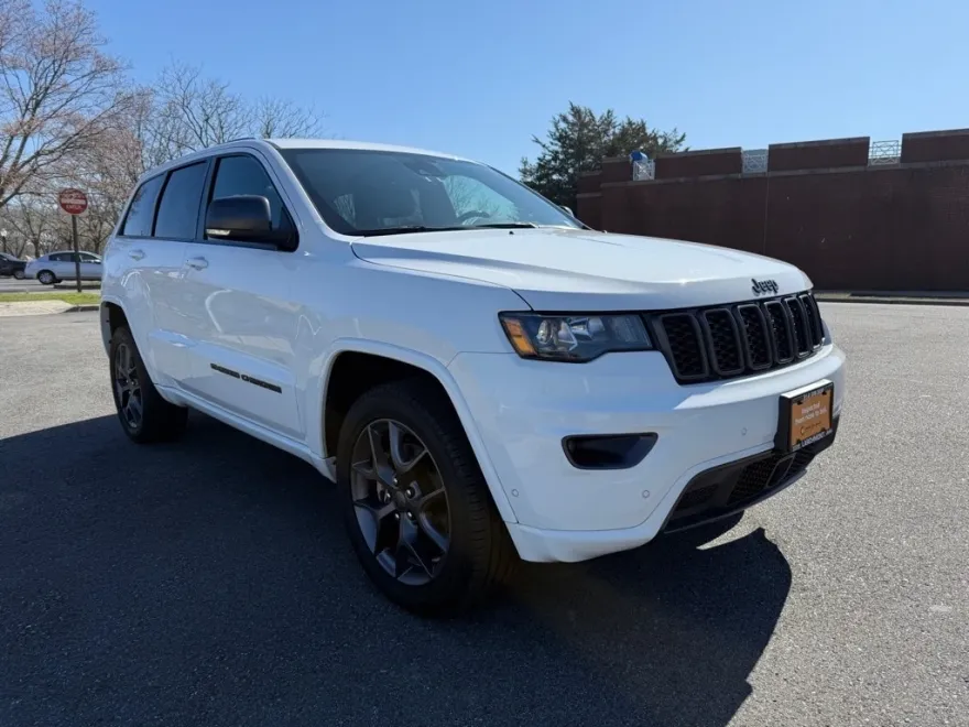 2021 Jeep Grand Cherokee Anniversary Edition photo 1