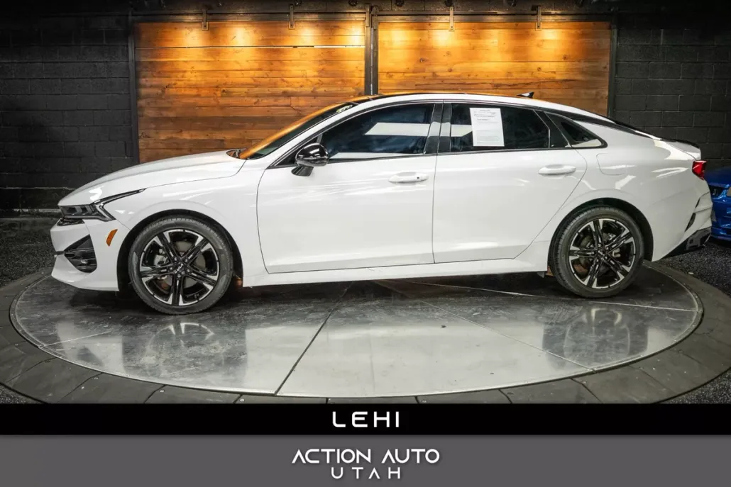 2022 Kia K5 GT-Line photo 1