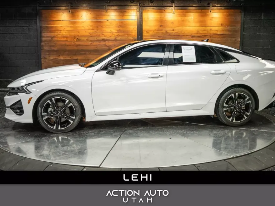 2022 Kia K5 GT-Line photo 1
