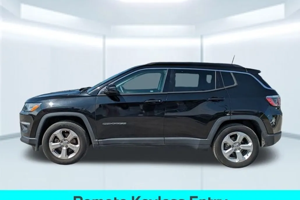 2017 Jeep Compass Latitude photo 1