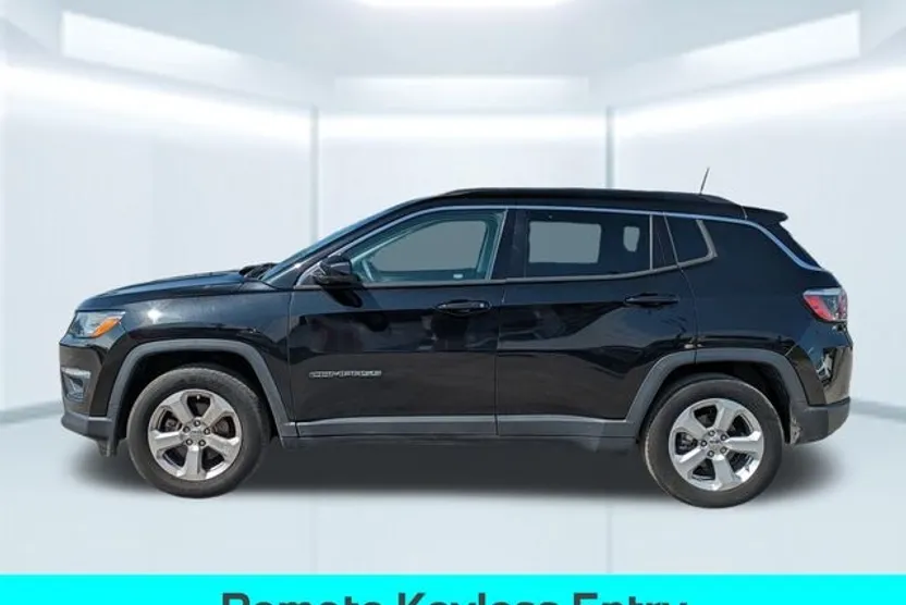 2017 Jeep Compass Latitude photo 1