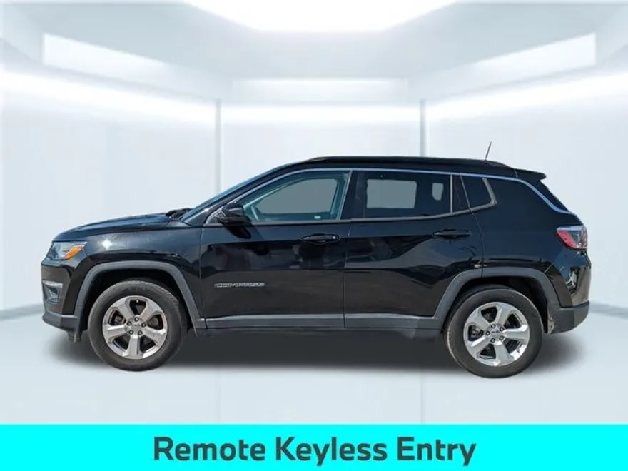 2017 Jeep Compass Latitude photo 1