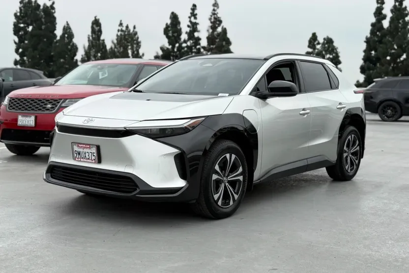 2024 Toyota bZ4X XLE photo 1