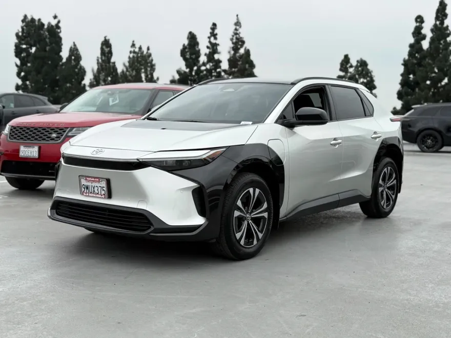 2024 Toyota bZ4X XLE photo 1