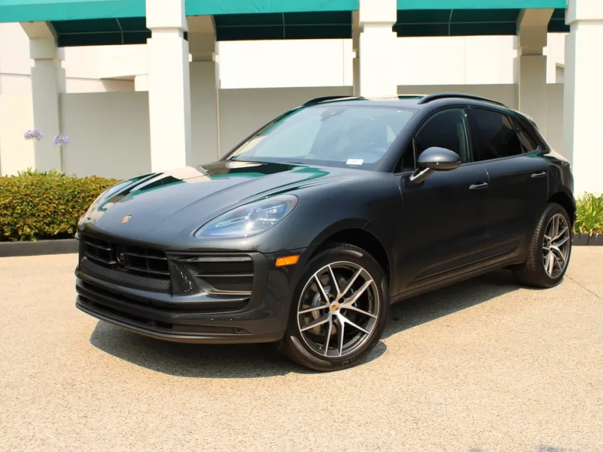 2025 Porsche Macan T photo 1