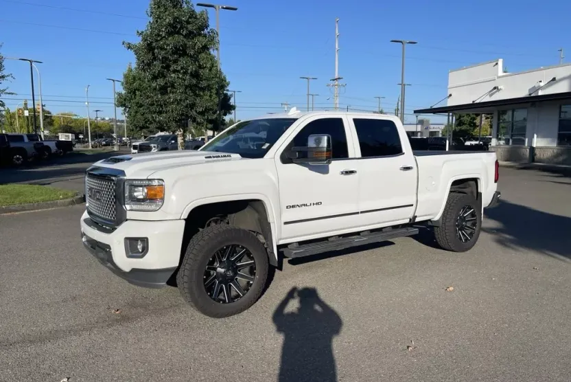 2017 Gmc Sierra 2500 HD Denali photo 1