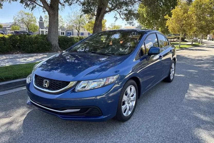 2013 Honda Civic LX photo 1