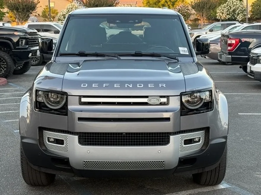 2023 Land Rover Defender 110 SE photo 1