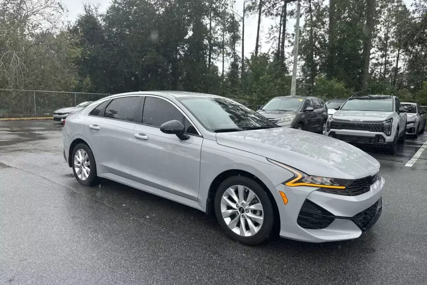 2023 Kia K5 GT-Line photo 1