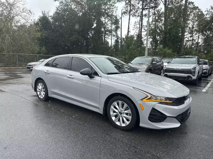 2023 Kia K5 GT-Line photo 1