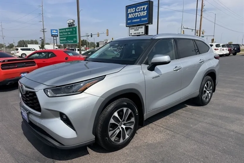2021 Toyota Highlander Hybrid XLE photo 1