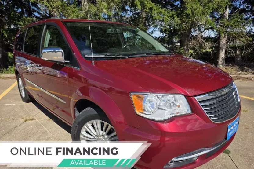 2016 Chrysler Town & Country Limited photo 1