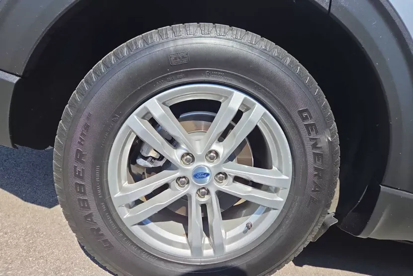 2023 Ford Explorer Base photo 1
