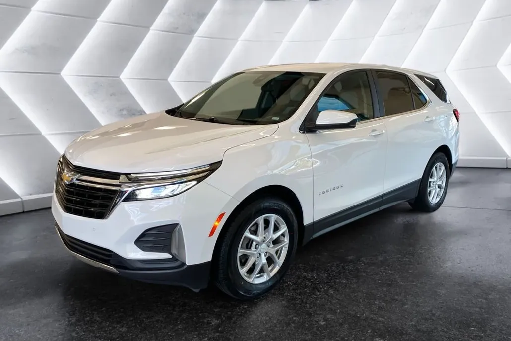 2024 Chevrolet Equinox LT photo 1