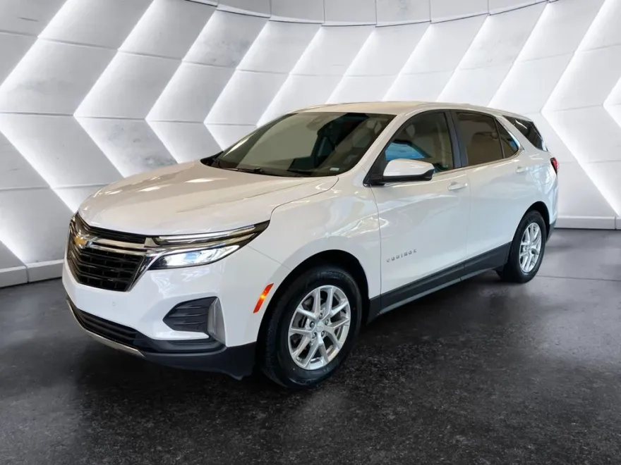 2024 Chevrolet Equinox LT photo 1
