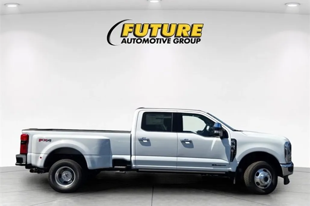 2025 Ford F-350 Lariat photo 1
