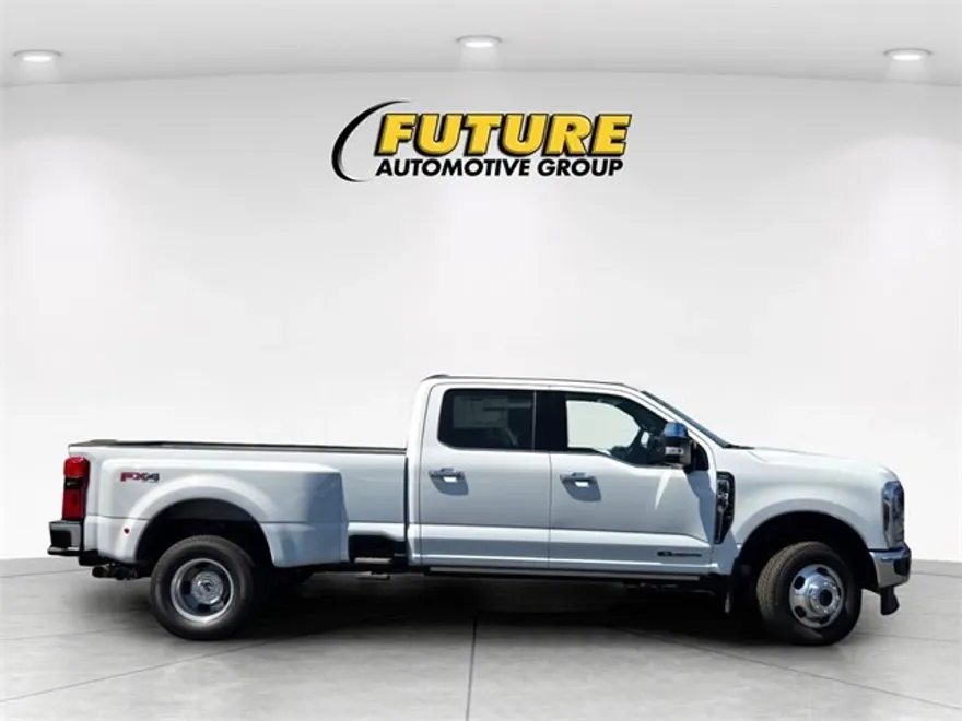 2025 Ford F-350 Lariat photo 1