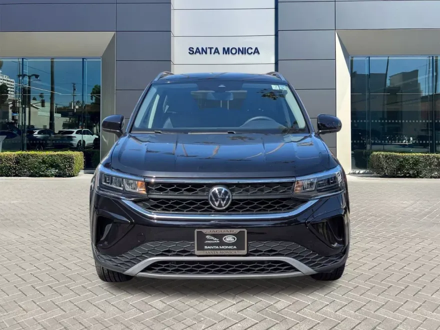 2022 Volkswagen Taos SE photo 1