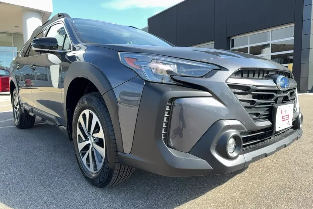 2025 Subaru Outback Premium photo 1