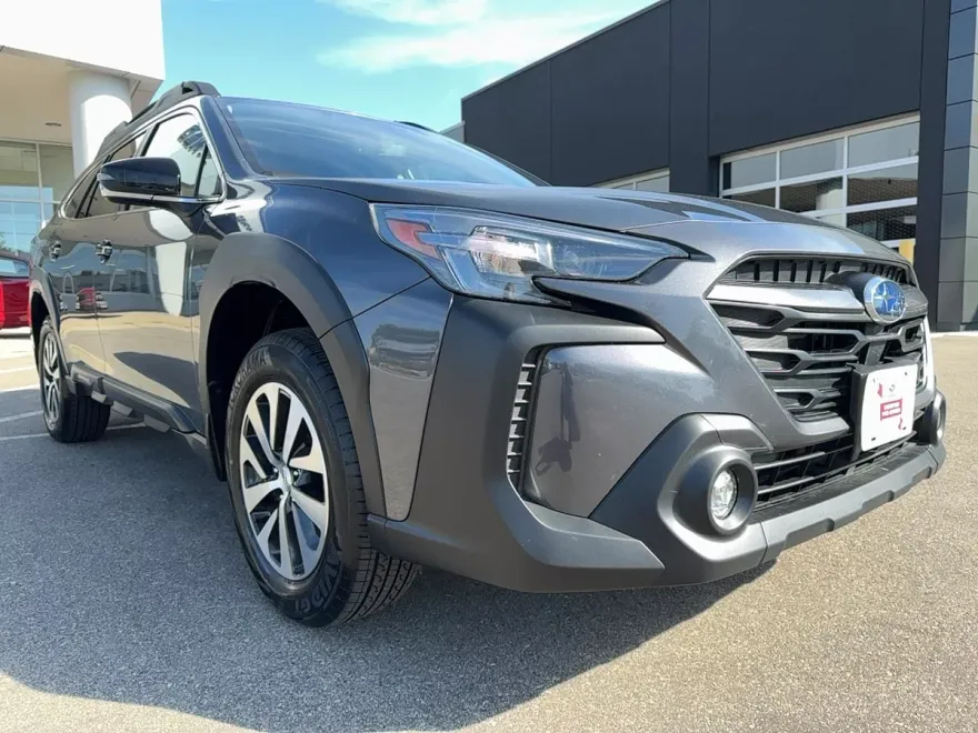 2025 Subaru Outback Premium photo 1