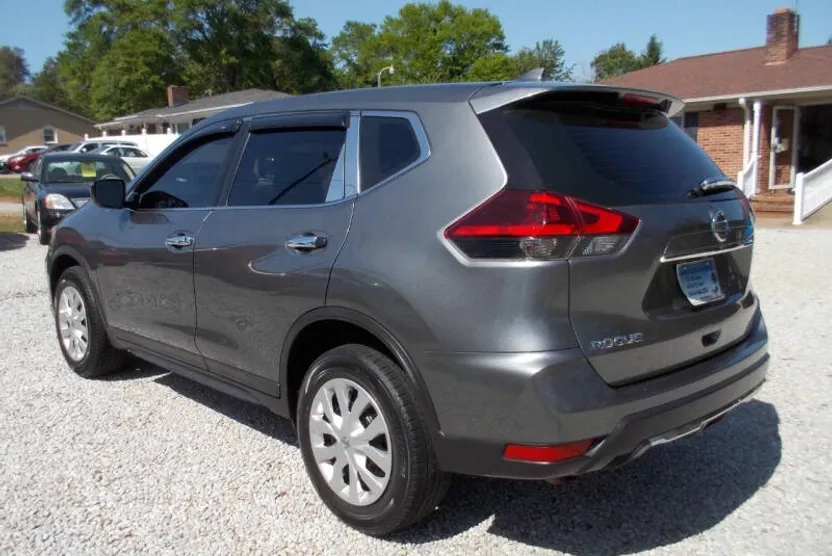 2020 Nissan Rogue S photo 1