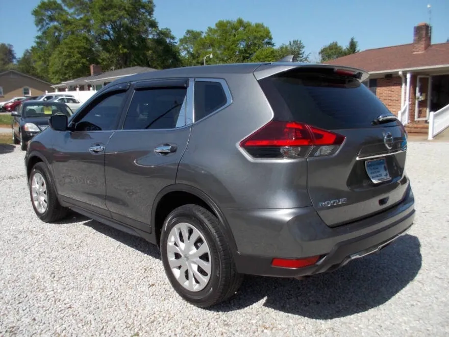 2020 Nissan Rogue S photo 1