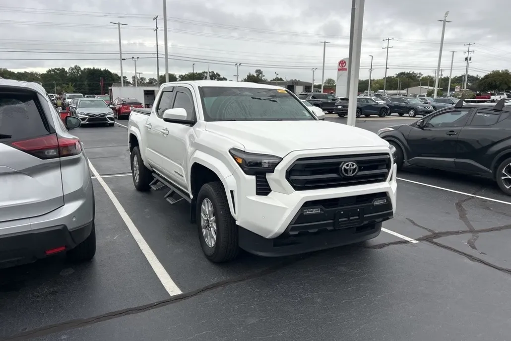 2024 Toyota Tacoma SR5 photo 1