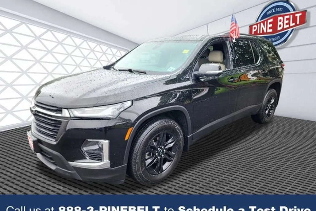 2023 Chevrolet Traverse LS photo 1