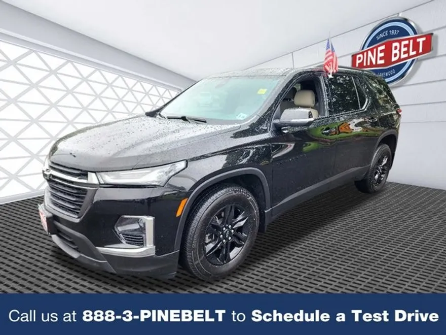 2023 Chevrolet Traverse LS photo 1