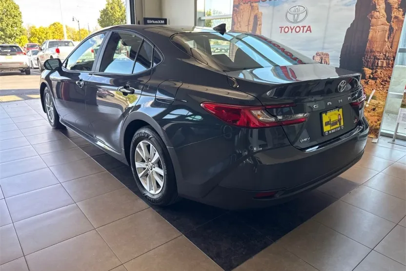 2025 Toyota Camry LE photo 1