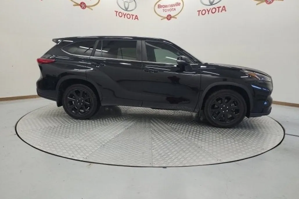 2023 Toyota Highlander L photo 1
