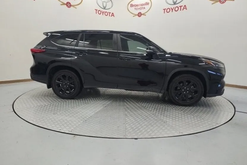 2023 Toyota Highlander L photo 1