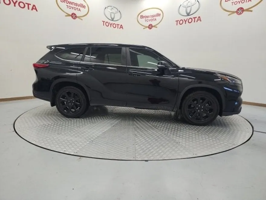 2023 Toyota Highlander L photo 1
