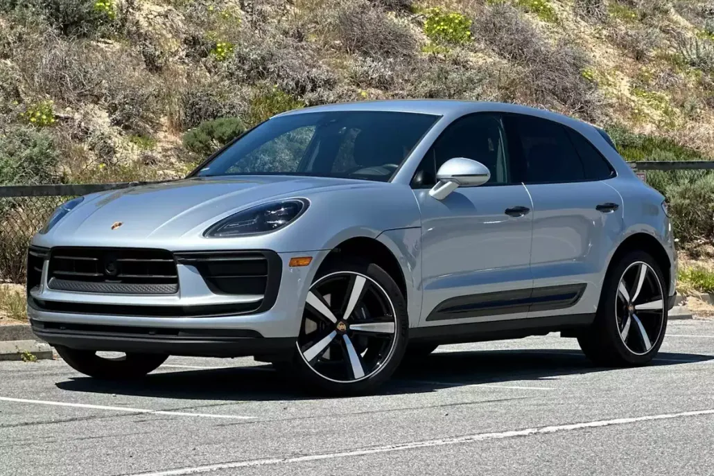 2024 Porsche Macan T photo 1