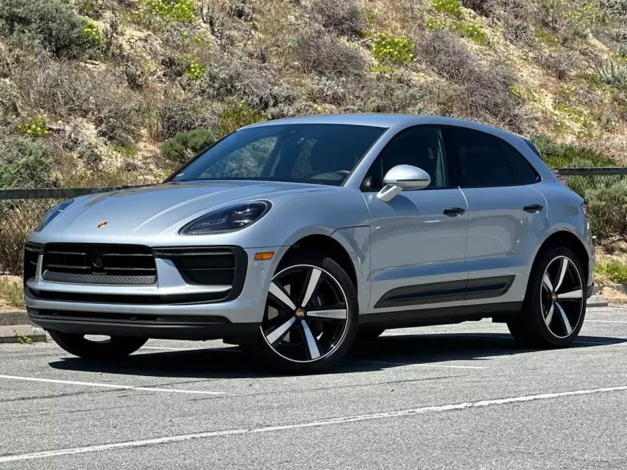 2024 Porsche Macan T photo 1