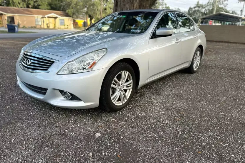 2013 Infiniti G37 photo 1
