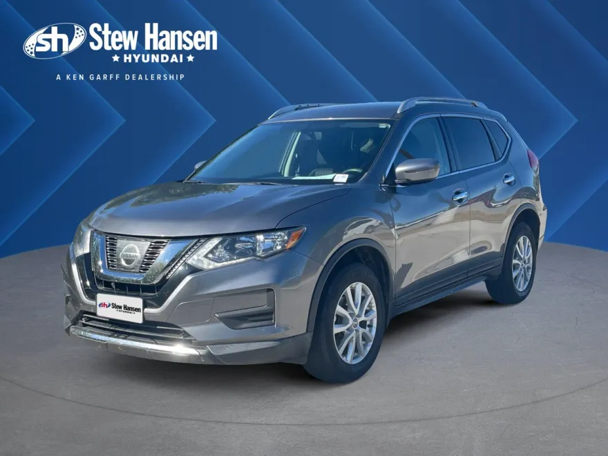 2017 Nissan Rogue SV photo 1