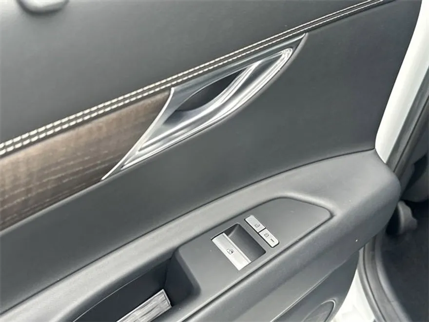 2024 Genesis GV80 3.5T photo 13