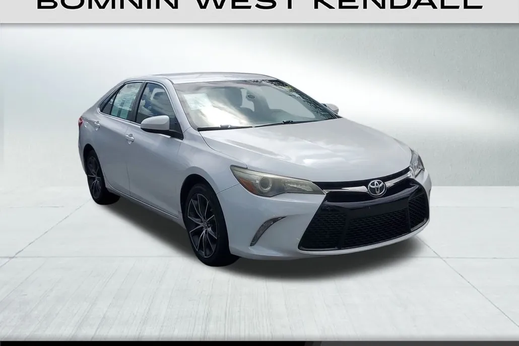 2016 Toyota Camry XSE photo 1