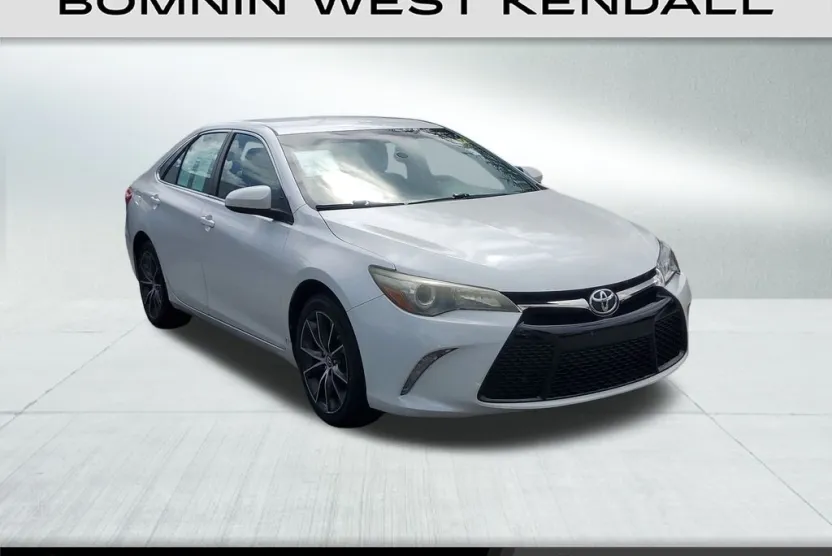 2016 Toyota Camry XSE photo 1
