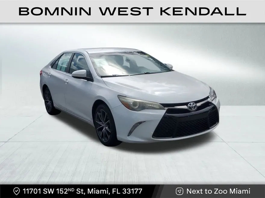 2016 Toyota Camry XSE photo 1