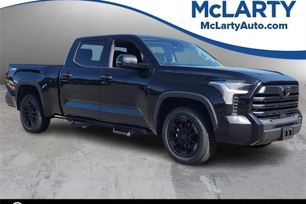 2023 Toyota Tundra SR5 CrewMax photo 1