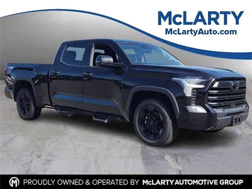2023 Toyota Tundra SR5 CrewMax photo 1