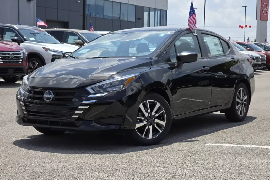 2025 Nissan Versa S photo 1