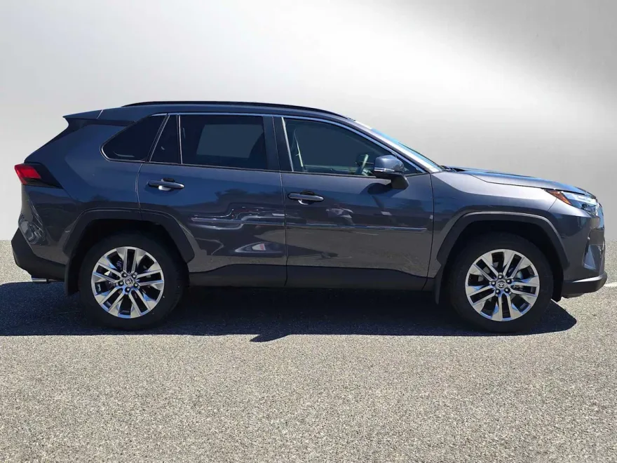 2025 Toyota RAV4 XLE Premium photo 1