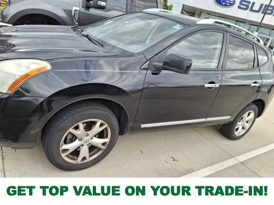 2011 Nissan Rogue SV photo 1